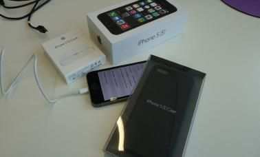 Selling Brand New, Sim  Free &amp; Factory Unlocked Apple iPhone 5S/5C 64gb