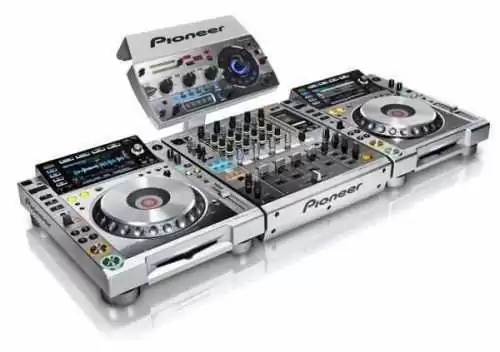 DJ Set 2 x CDJ 2000 Nexus & 1x DJM 900 Nexus  1xRMX1000